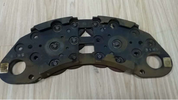 北京動(dòng)車組閘片分解機(jī)—自動(dòng)化檢測設(shè)備—挪亞方舟