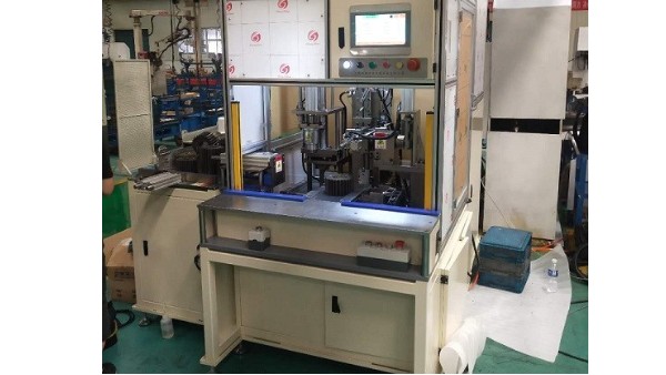 我司為徐工集團(tuán)傳動(dòng)公司研發(fā)行星輪滾針軸承裝配機(jī)順利交付