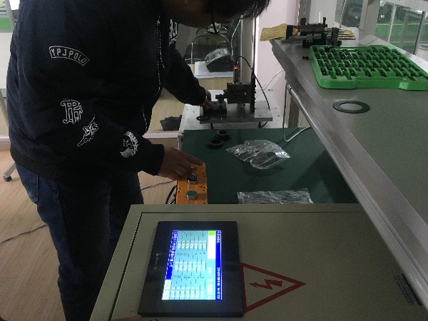 吉林長春墊片生產(chǎn)廠家來我司驗證墊片厚度自動檢測分選設(shè)備